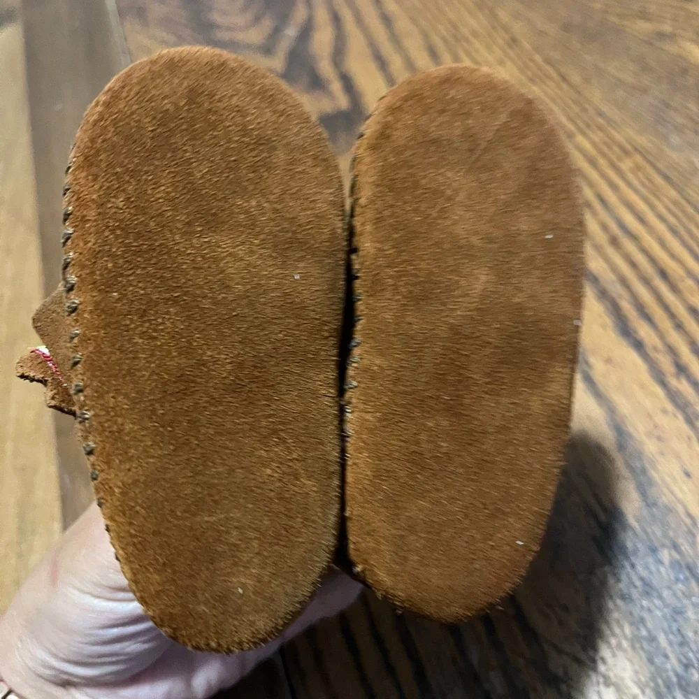 Minnetonka brown leather ankle moccasins